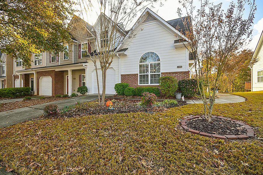 1st image of 2366 Suwanee Pointe Dr