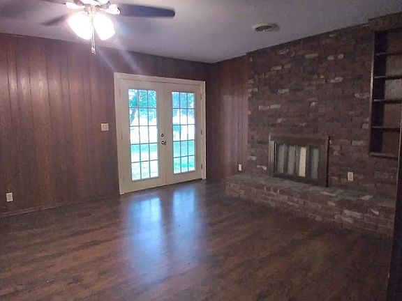 2nd image of 100 S Meadow Pl