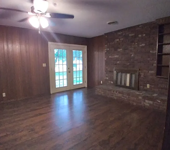 100 S Meadow Pl — Photo 2