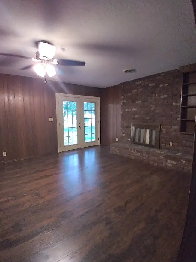 Building Photo - 100 S Meadow Pl