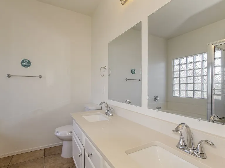 11702 W Jackson St — Photo 10