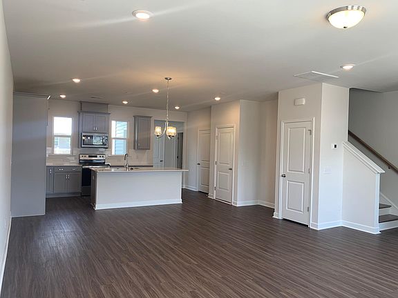5th image of 205 Winding River Dr