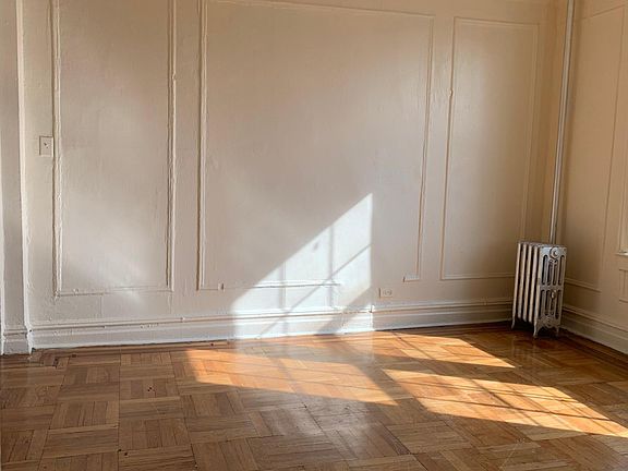 4th image of 2937 Holland Ave #3