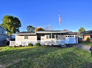 25 Sherwood Dr, Fallsington, PA 19054