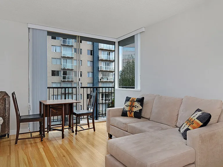 1952 Comox St #501 — Photo 7