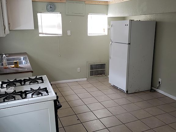 3rd image of 2420 Hollis St #B