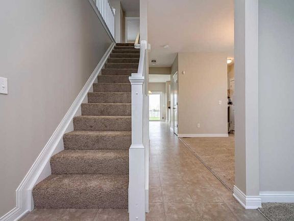 4th image of 426 Yale Cir