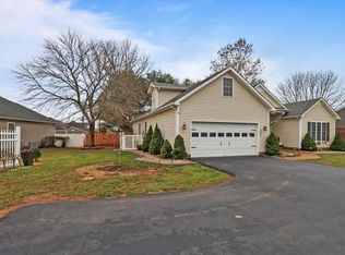 621 Loftwood Dr, Bowling Green, KY