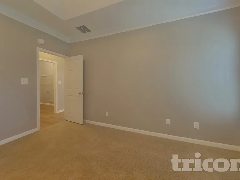 2200 Sugarbirch Dr — Photo 7