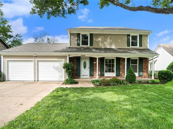14310 S Summertree Ln, Olathe, KS 66062