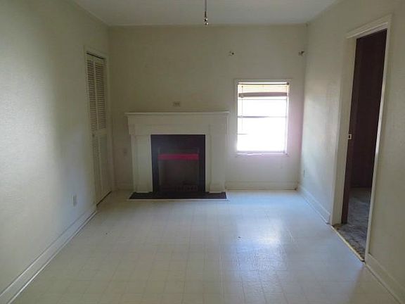 2nd image of 2619 Barbara St