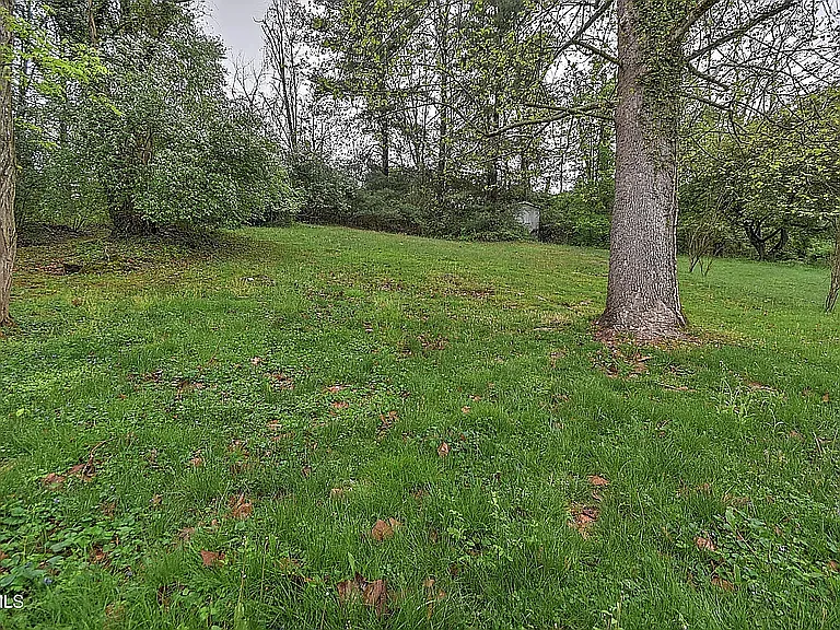 128 Sycamore Dr #128 — Photo 9