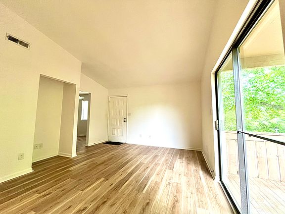 3rd image of 1433 Riverwood Ct