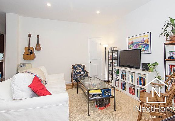 2nd image of 2450 28th St APT 4