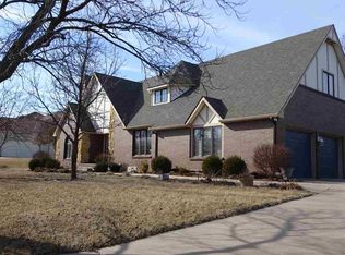 713 Wedgewood Dr, Newton, KS 67114