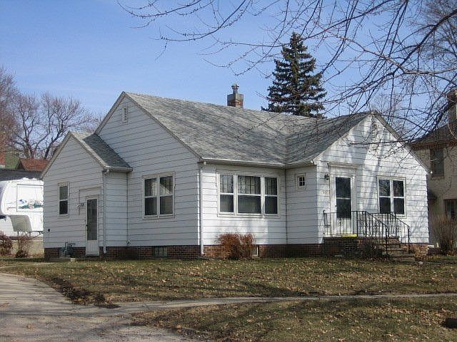 1st image of 307 W Lakeshore Dr