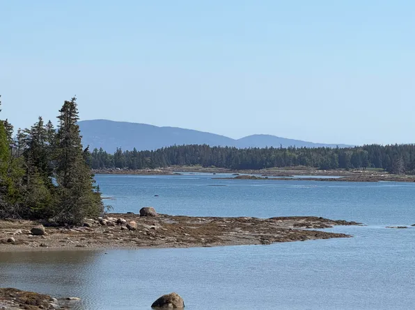 18 Jericho Bay Road, Swans Island, ME 04685