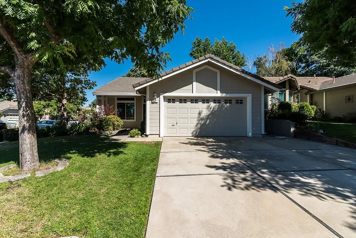 127 Austin Dr photo 1