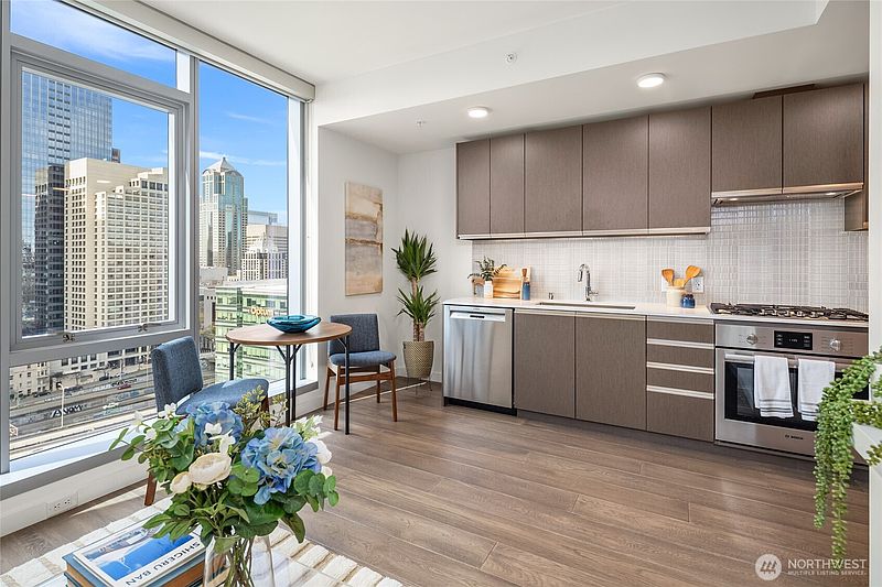 2nd image of 800 Columbia Street #1703