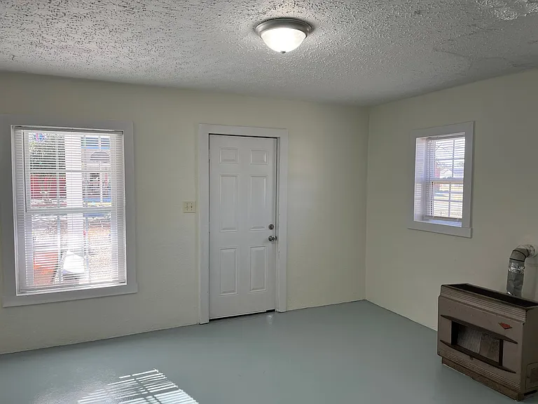 714 Rainbow Ave — Photo 3