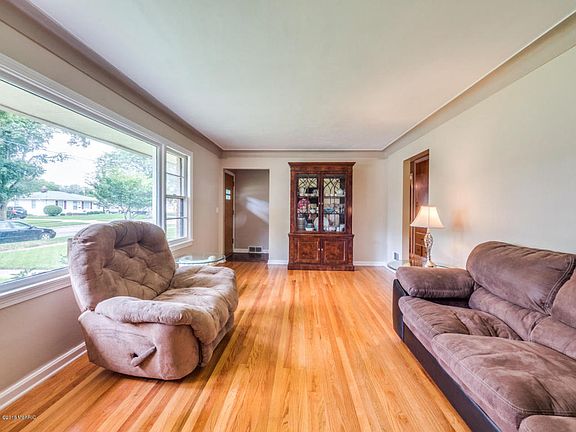 4th image of 1428 Vassar Dr