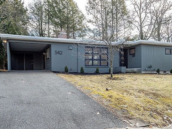 2nd image of 542 Hillcrest Ave