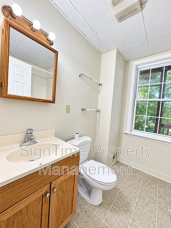 4 bed, 2.0 bath, 2000 sqft, $1,850 — Photo 4