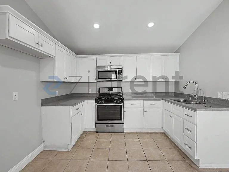 1834 Club Dr — Photo 6