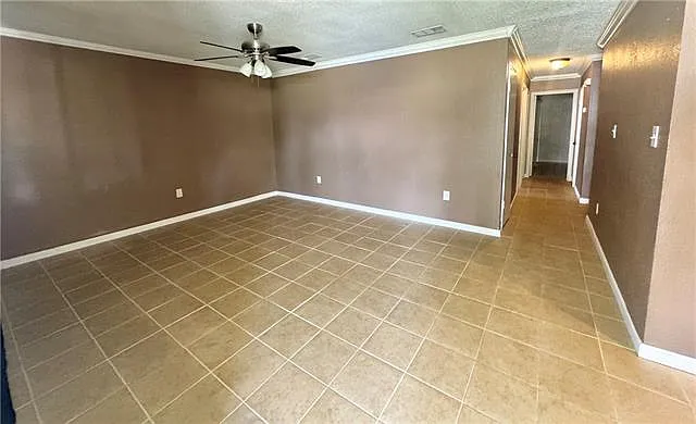 3 bed, 2.0 bath, 1380 sqft, $1,550 — Photo 2