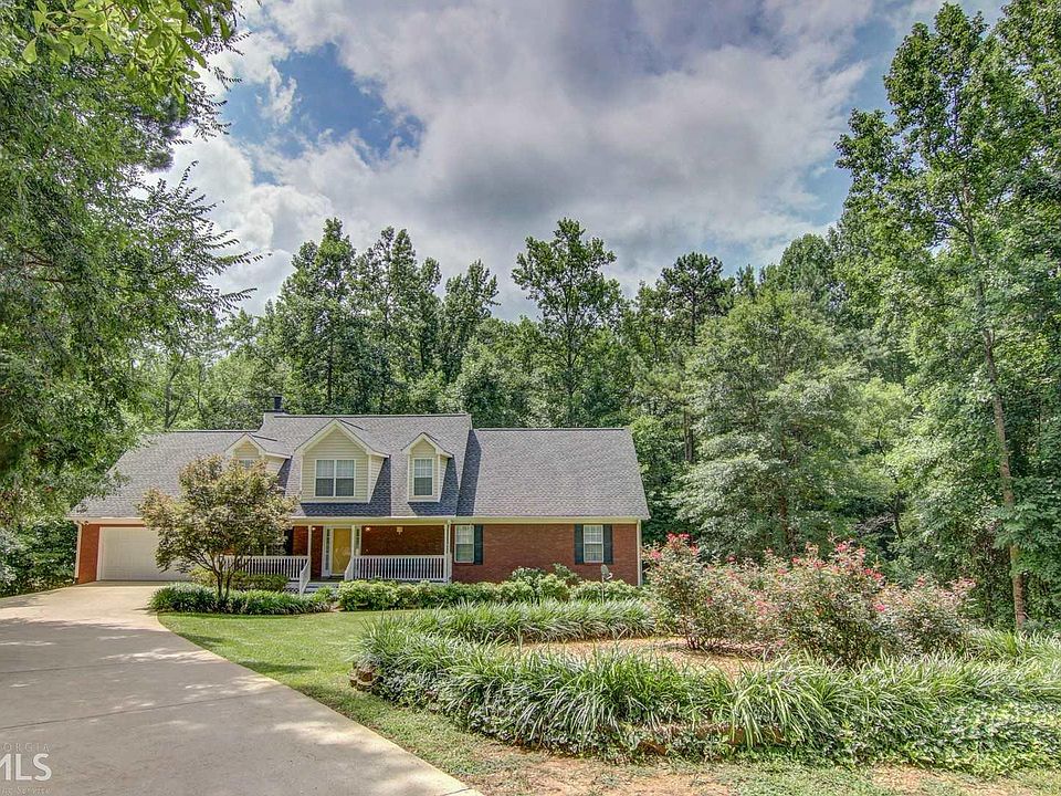 1st image of 325 Charming Ct