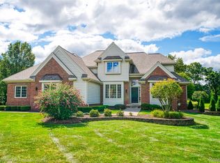 4692 Edinburgh Dr, Howell, MI 48843