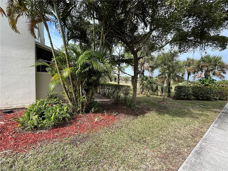 884 Hampton Cir #159 — Photo 25