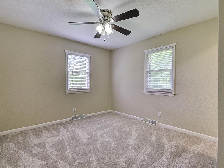 1137 W Main St — Photo 18