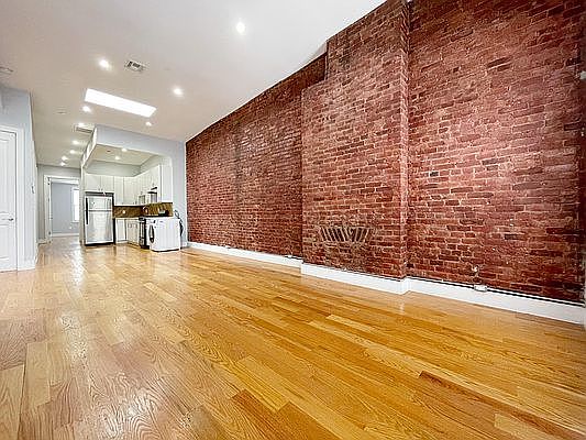 2nd image of 494 Marion St #2