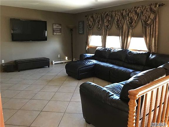 4th image of 2290 Penatiquit Ave