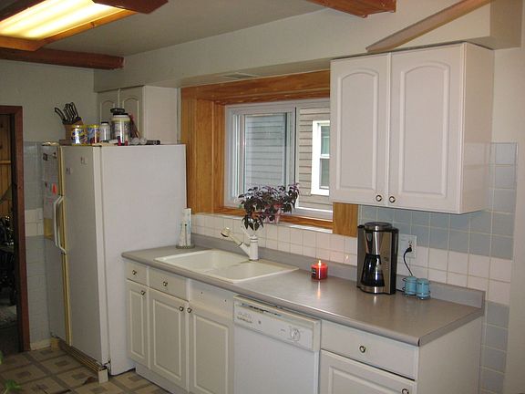 3rd image of 15336 Kenton Ave