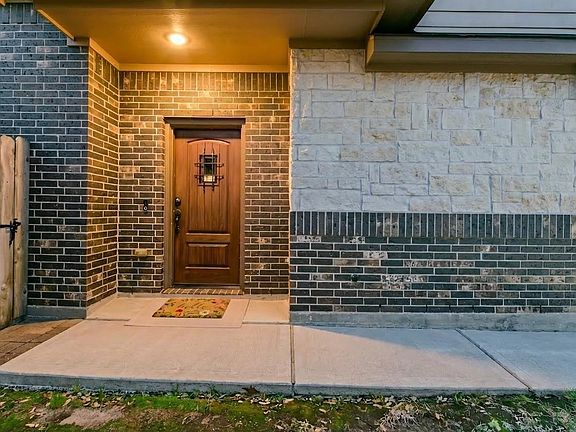 3rd image of 25118 Andris Ln