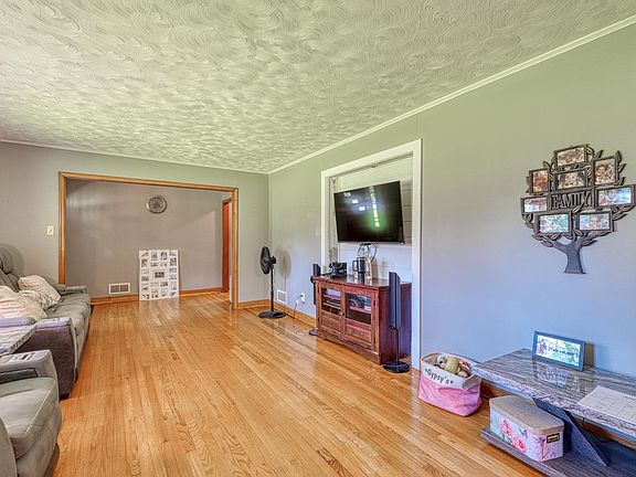 4th image of 135 Skyview Dr