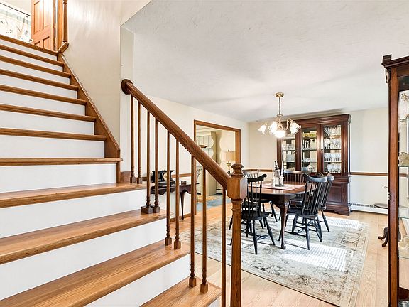 2nd image of 25 Granite Cir