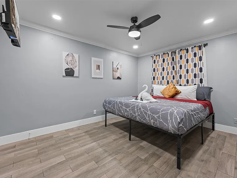 3611 Graustark St #17 — Photo 11