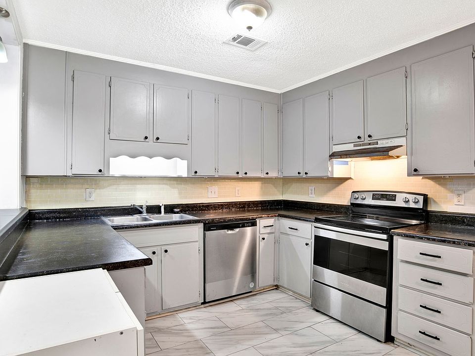 1st image of 4955 Catalina Cir
