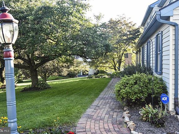 2nd image of 7 Red Oak Dr