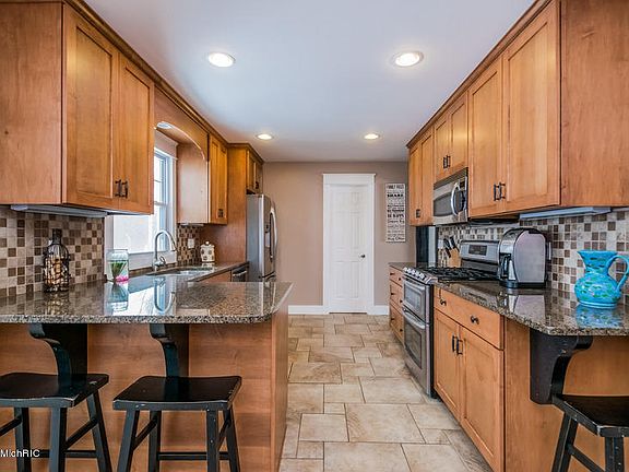 5th image of 13432 Woodrow Ave