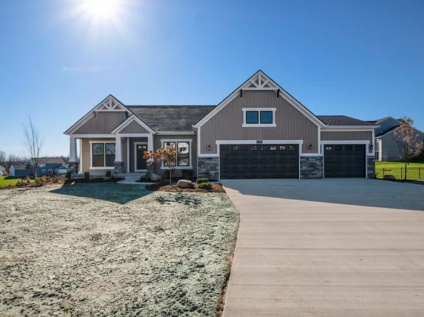 12184 Harvest Home Dr, Lowell, MI 49331