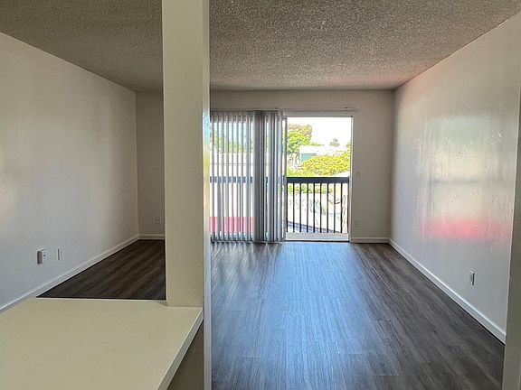 4th image of 969 Thomas Ave APT 9