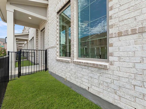 Charming, Fenced-In Front Yard