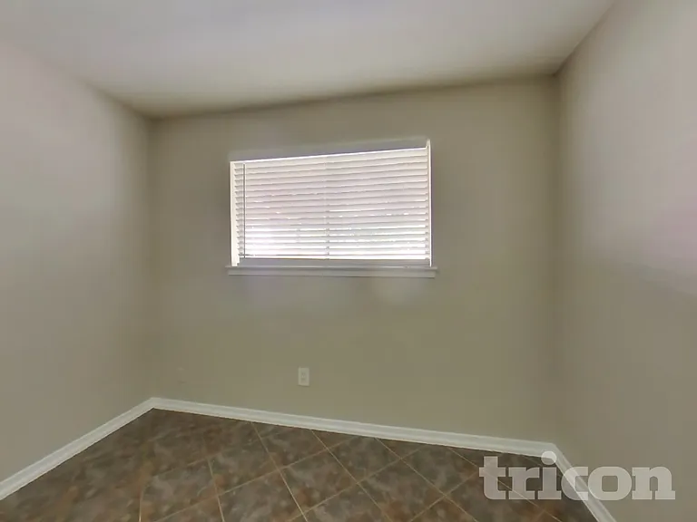 1910 Barnsley Ln — Photo 10