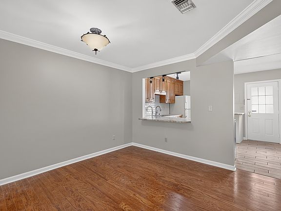 5th image of 203 Fairmont Ct