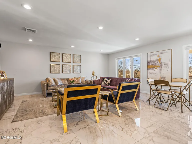 866 Red Oaks Dr — Photo 10