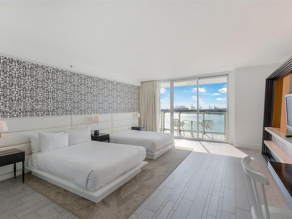 3rd image of 1100 West Ave #1012